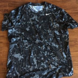 Nike pro men’s camo work out shirt